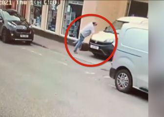 Una cámara de seguridad recoge este incidente con un auto y ya se ha hecho más que viral