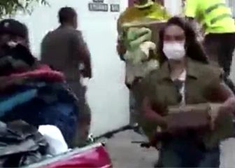 Las llamas a metros de una casa y los periodistas así reaccionaron