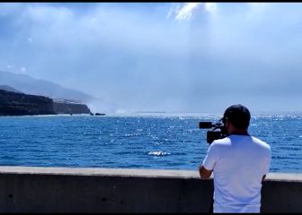 La lava continúa cayendo al mar: así de cerca se ve el acantilado desde el Puerto de Tazacorte
