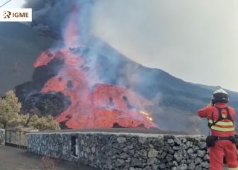 La toma más cercana del derrame por el flanco norte grabada por un geólogo del IGME