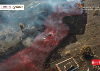 Impactante: grandes bloques de lava bajan del volcán