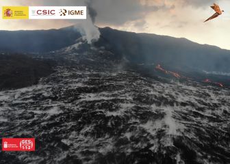 Un vuelo espectacular hacia el volcán: el mar de bruma sobre las coladas a vista de dron