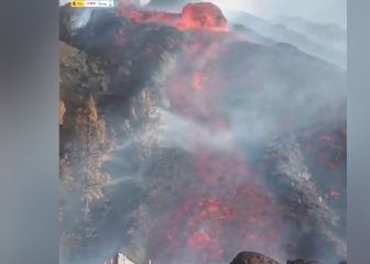 Un bloque gigante baja por una autopista de lava