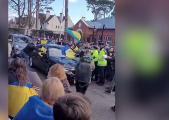 Frenan y golpean el coche del embajador ruso en Dublín