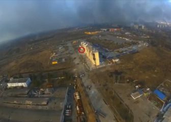 El momento en que un misil alcanza un edificio residencial ucraniano