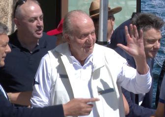 El recibimiento a Juan Carlos I en el club náutico de Sanxenxo entre aplausos y vítores